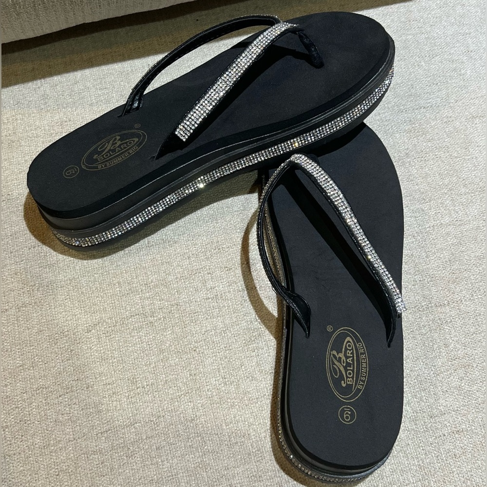 Bolaro Flip Flops Size 9 - Picture 3 of 8